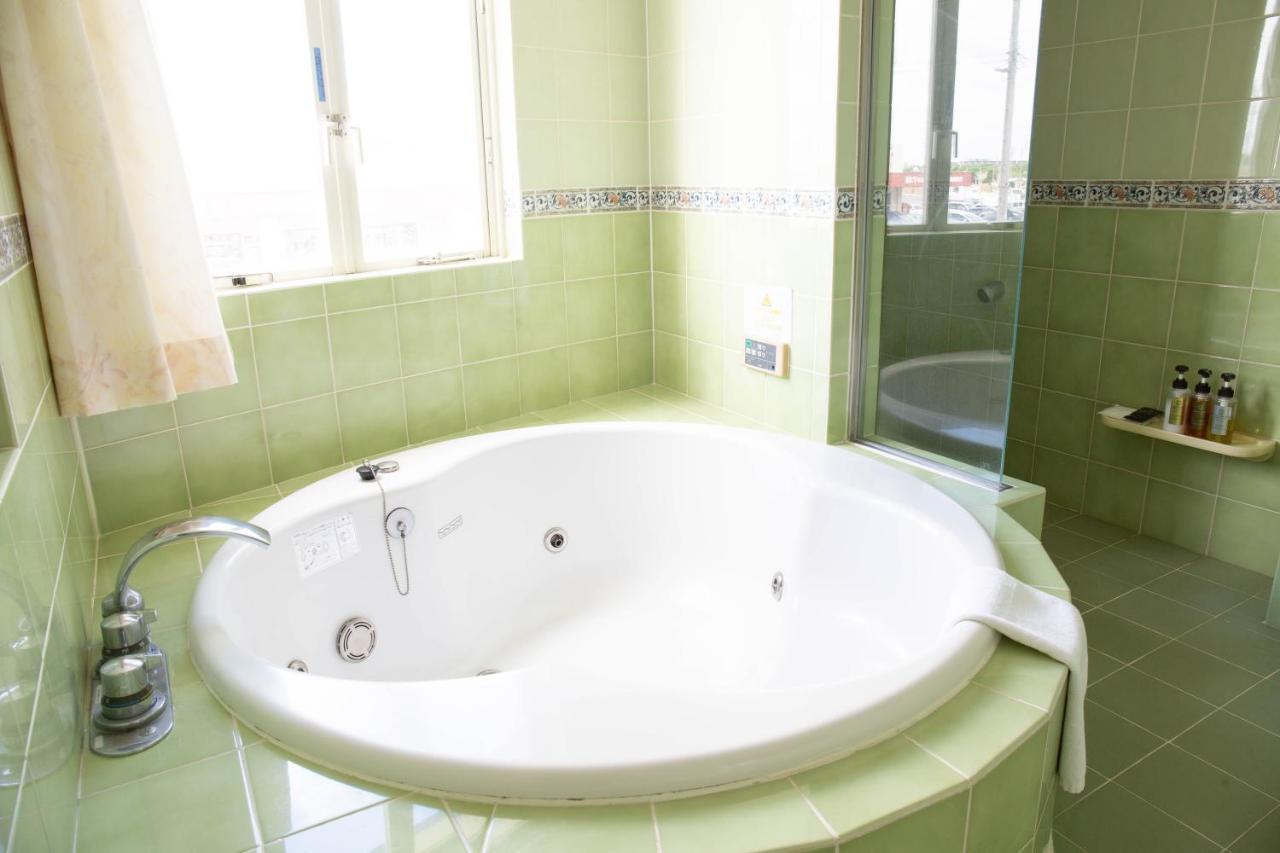 Ginowan Crystal Hotel Zewnętrze zdjęcie